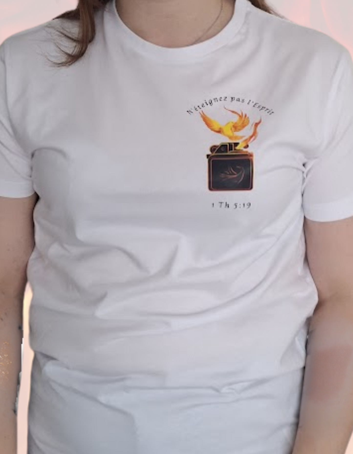 T-shirt chrétien en coton bio – Flamme du Saint-Esprit & 1 Thessaloniciens 5:19