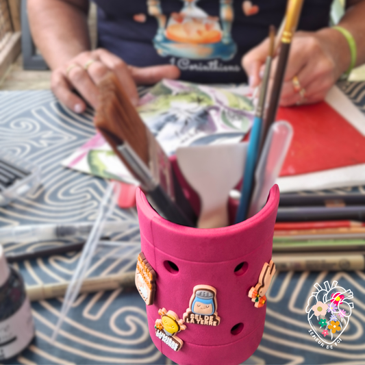 Accessoire bureau chrétien – Pot à crayons avec pins collector